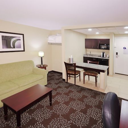 Holiday Inn Express Pittsburgh West - Greentree, An Ihg Hotel Crafton Kültér fotó